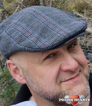 Bo jak zostałem dziadkiem z papierami, to trza było zamienić czapkę z daszkiem, na dostojny kaszkiet.